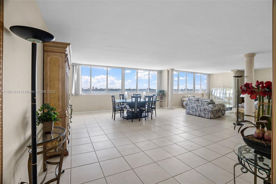 Recently Sold: $530,000 (2 beds, 2 baths, 1752 Square Feet)