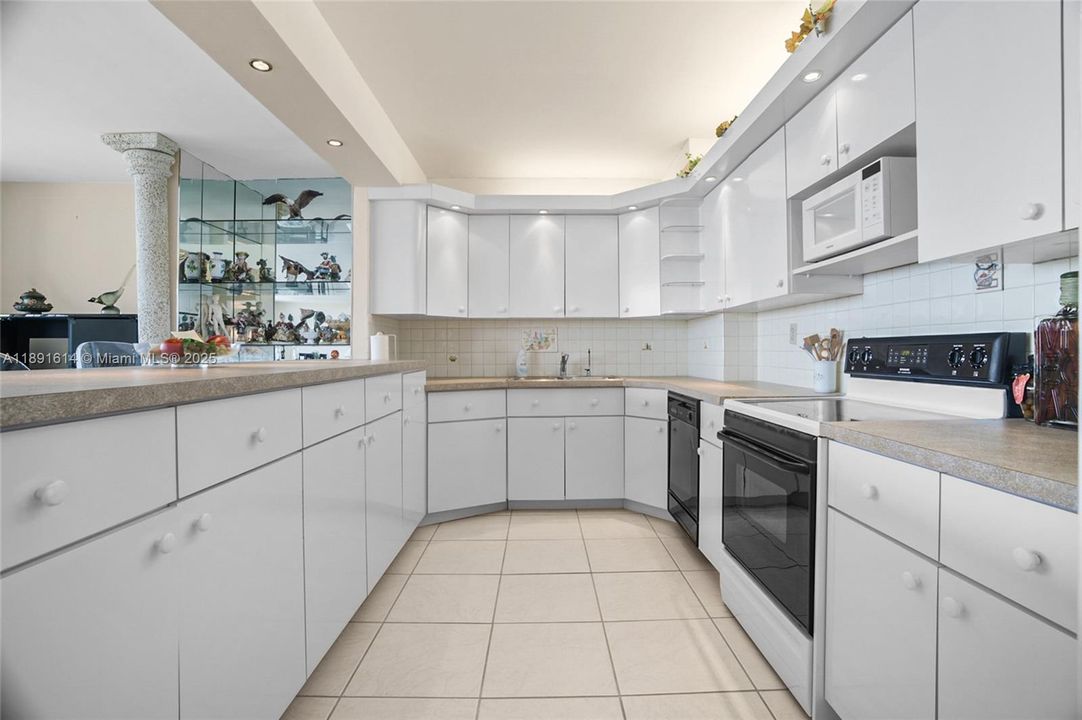 Recently Sold: $530,000 (2 beds, 2 baths, 1752 Square Feet)