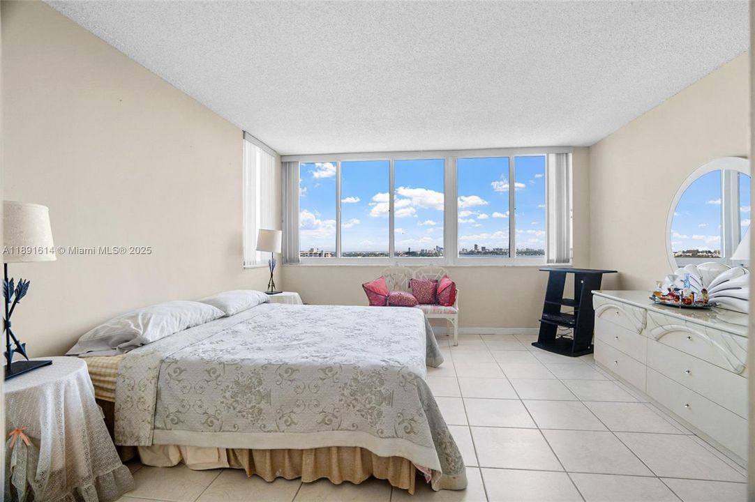 Recently Sold: $530,000 (2 beds, 2 baths, 1752 Square Feet)