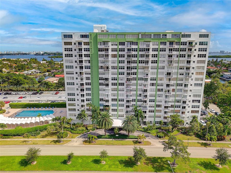 Recently Sold: $530,000 (2 beds, 2 baths, 1752 Square Feet)