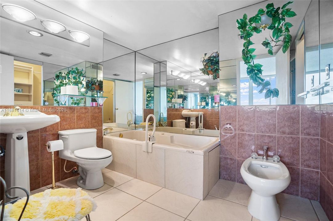 Recently Sold: $530,000 (2 beds, 2 baths, 1752 Square Feet)