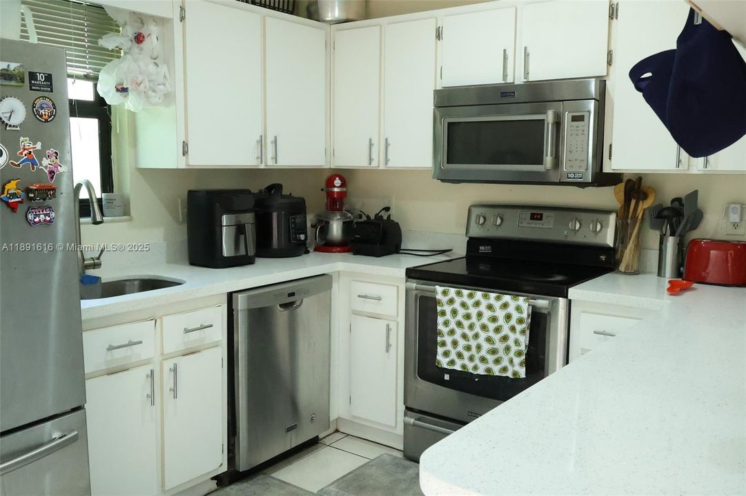 For Sale: $339,000 (2 beds, 2 baths, 1284 Square Feet)