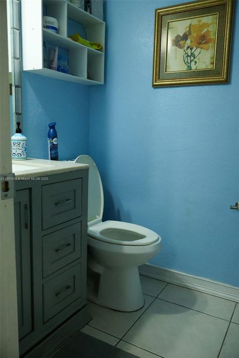 1/2 Bathroom