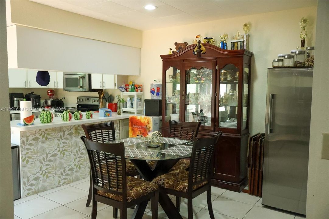 For Sale: $339,000 (2 beds, 2 baths, 1284 Square Feet)