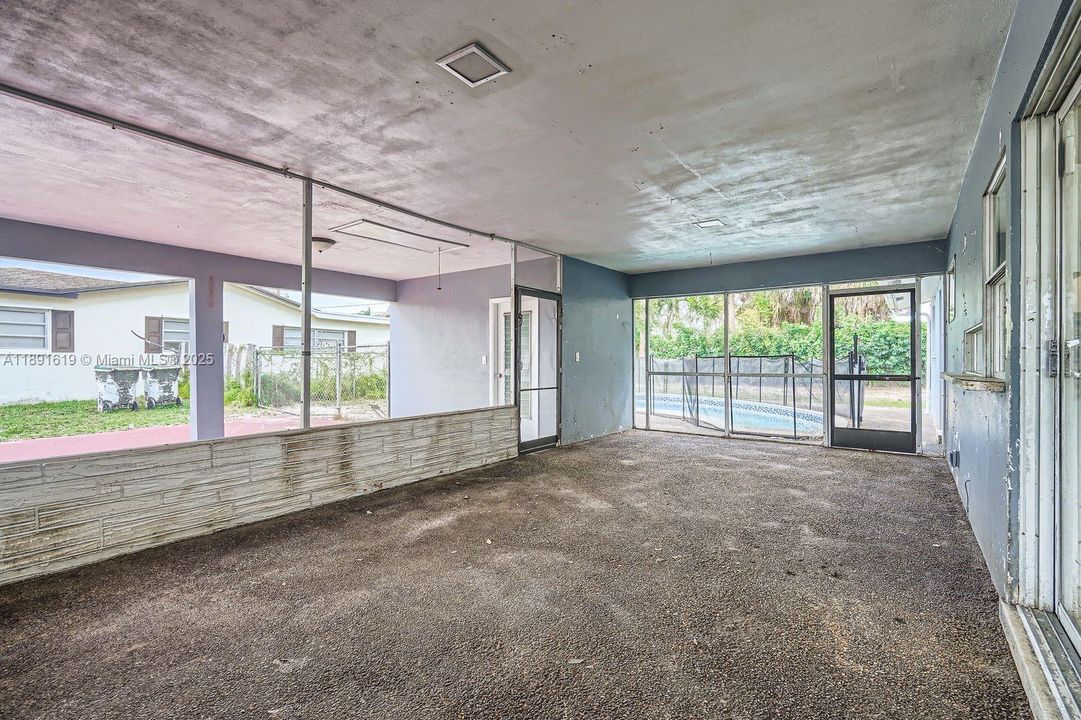 合同活跃: $442,000 (3 贝兹, 2 浴室, 1269 平方英尺)