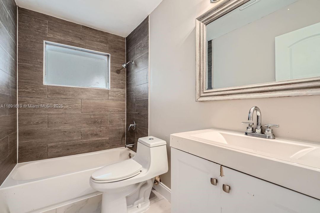 合同活跃: $442,000 (3 贝兹, 2 浴室, 1269 平方英尺)