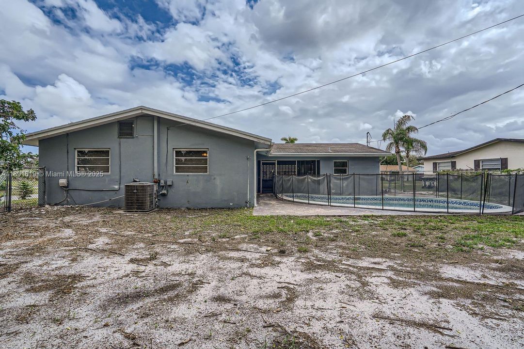 合同活跃: $442,000 (3 贝兹, 2 浴室, 1269 平方英尺)