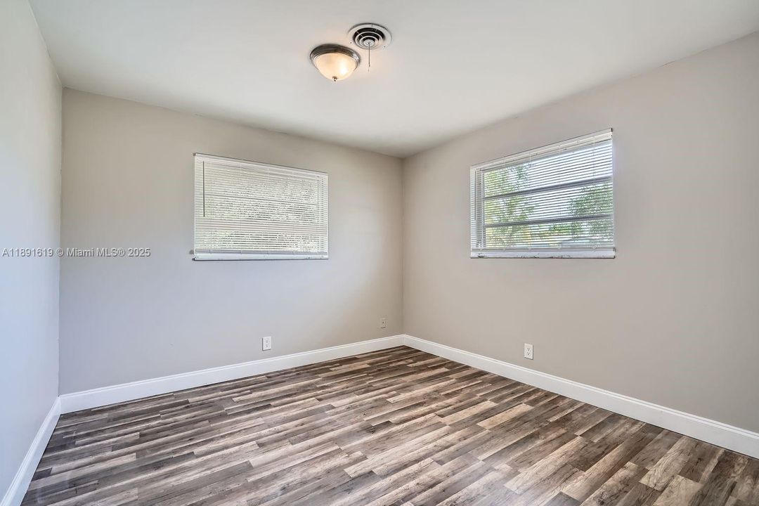 合同活跃: $442,000 (3 贝兹, 2 浴室, 1269 平方英尺)