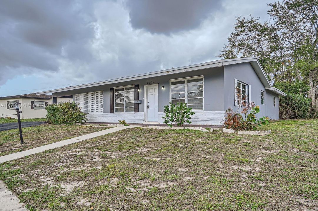 合同活跃: $442,000 (3 贝兹, 2 浴室, 1269 平方英尺)