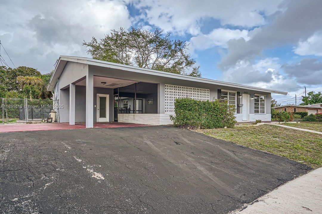 合同活跃: $442,000 (3 贝兹, 2 浴室, 1269 平方英尺)