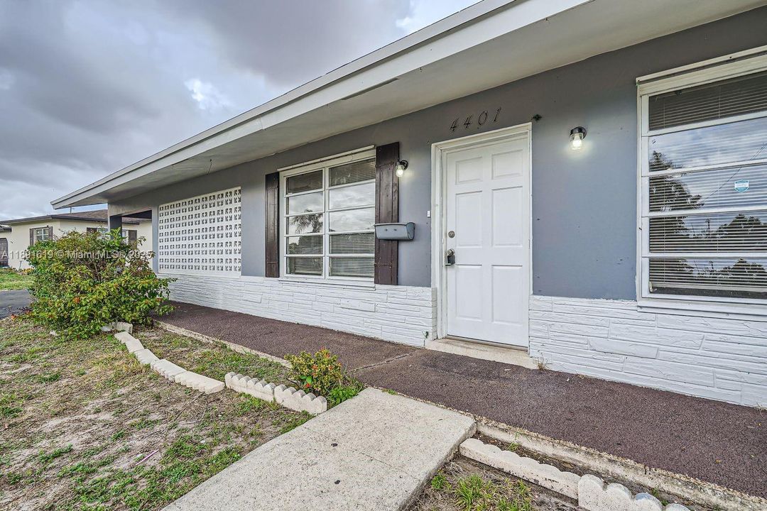 合同活跃: $442,000 (3 贝兹, 2 浴室, 1269 平方英尺)