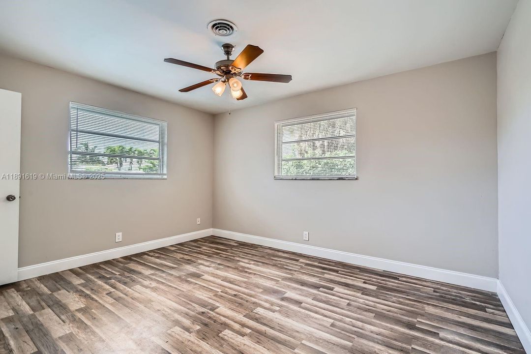 合同活跃: $442,000 (3 贝兹, 2 浴室, 1269 平方英尺)