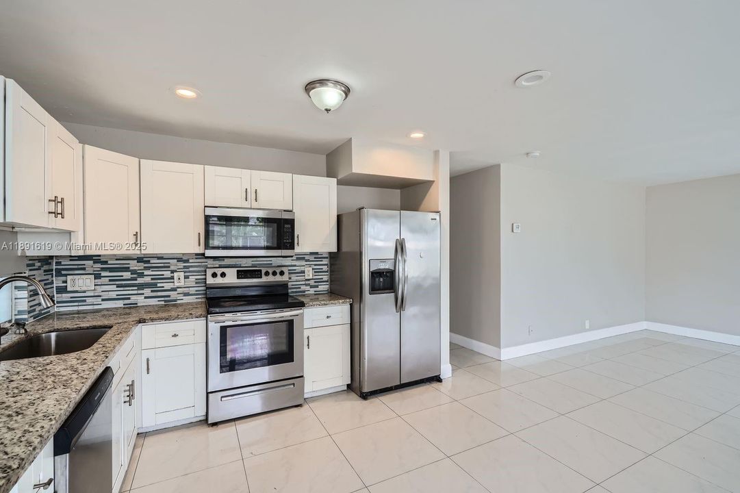 合同活跃: $442,000 (3 贝兹, 2 浴室, 1269 平方英尺)