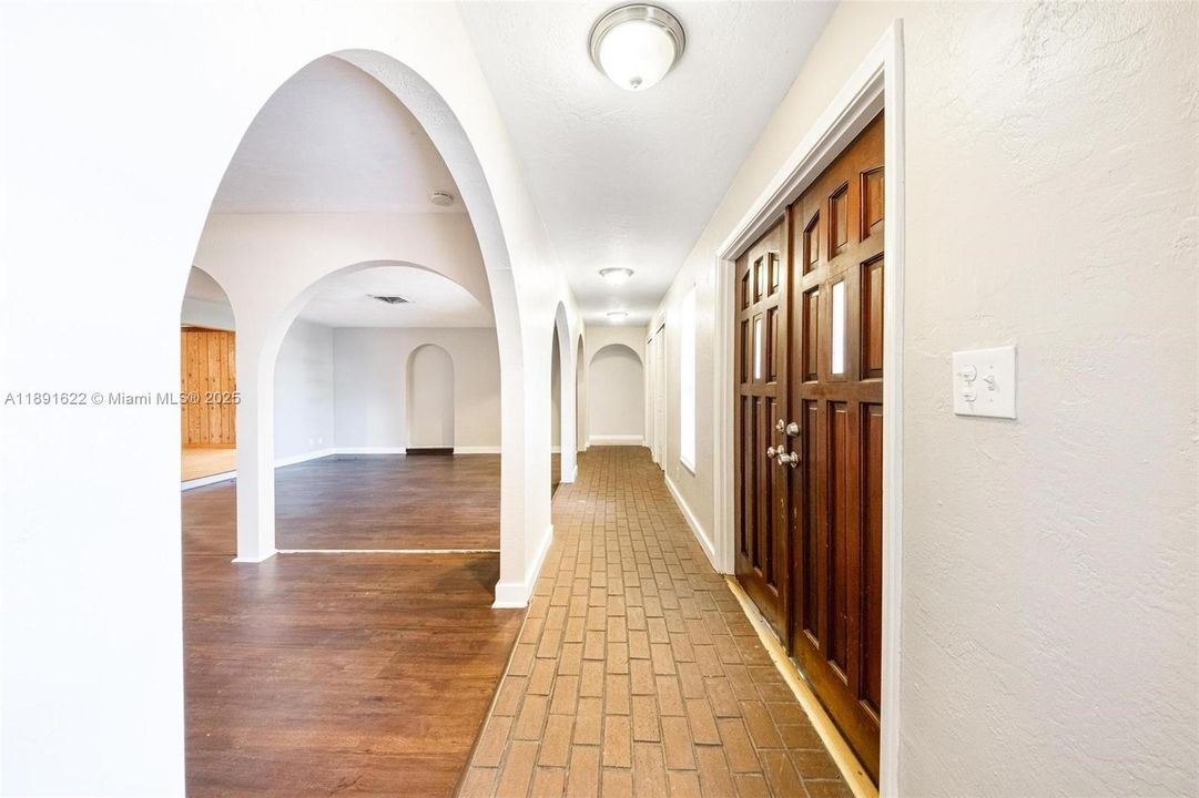 Active With Contract: $539,000 (4 beds, 2 baths, 2177 Square Feet)