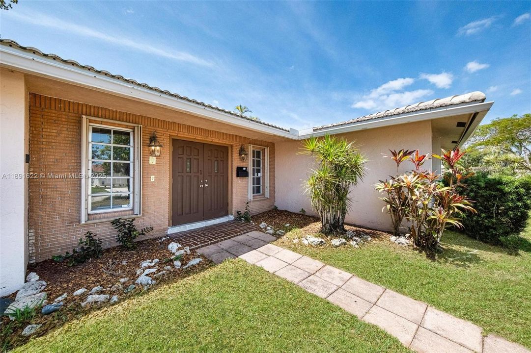 Active With Contract: $539,000 (4 beds, 2 baths, 2177 Square Feet)