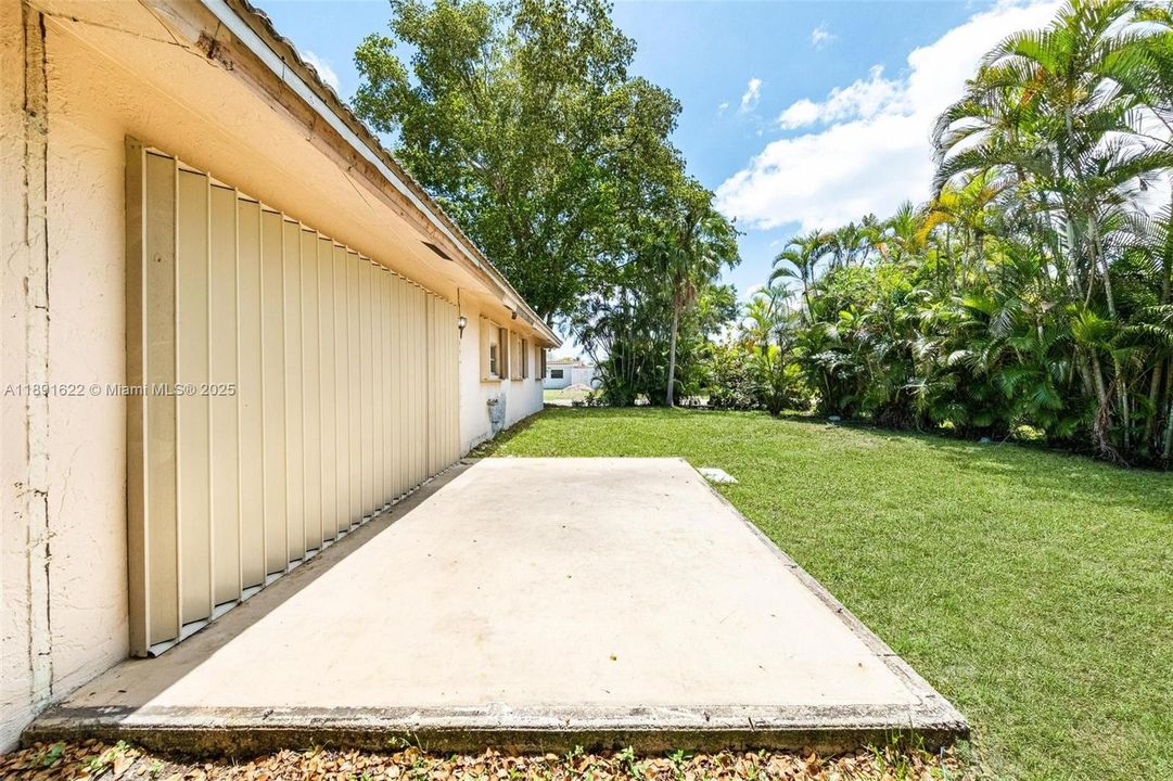 Active With Contract: $539,000 (4 beds, 2 baths, 2177 Square Feet)