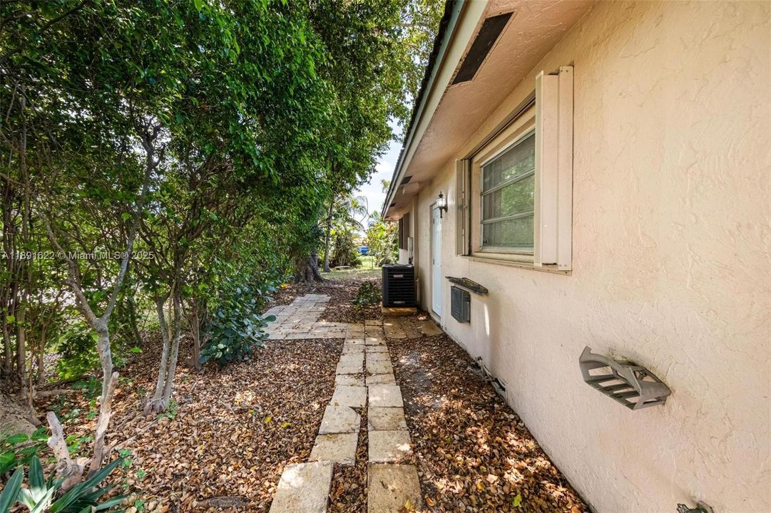 Active With Contract: $539,000 (4 beds, 2 baths, 2177 Square Feet)