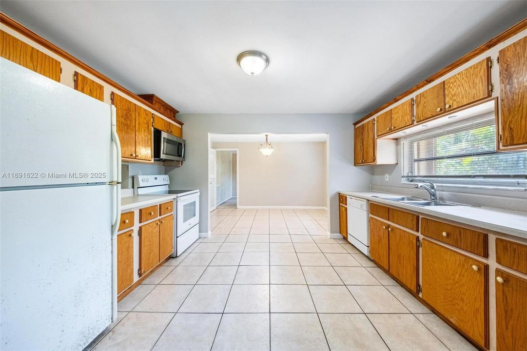 Active With Contract: $539,000 (4 beds, 2 baths, 2177 Square Feet)