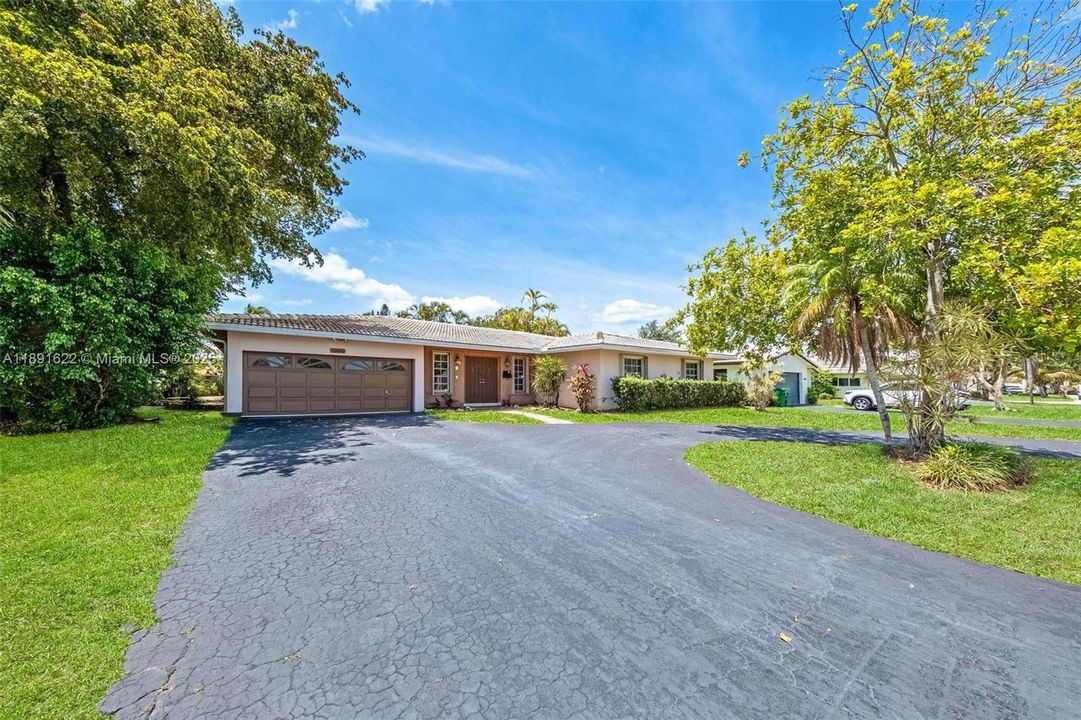 Active With Contract: $539,000 (4 beds, 2 baths, 2177 Square Feet)