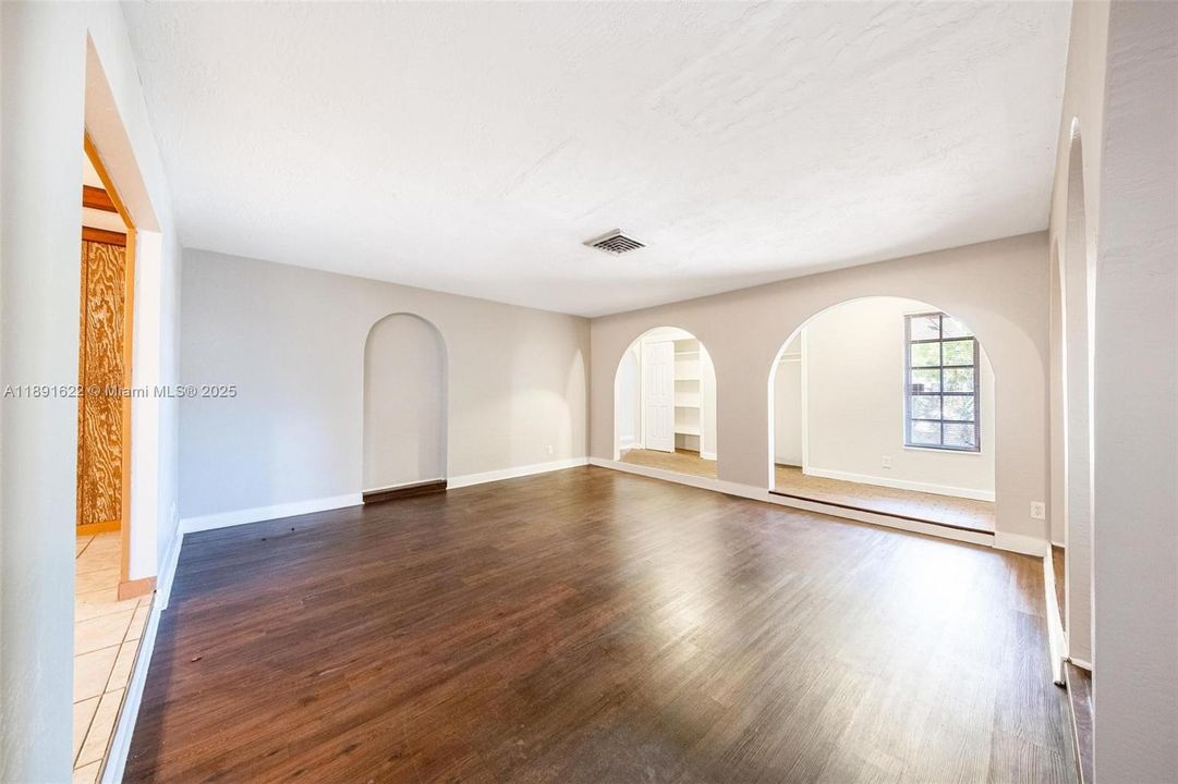 Active With Contract: $539,000 (4 beds, 2 baths, 2177 Square Feet)