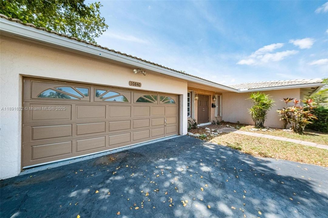 Active With Contract: $539,000 (4 beds, 2 baths, 2177 Square Feet)