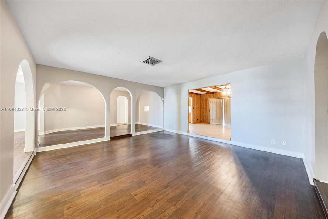 Active With Contract: $539,000 (4 beds, 2 baths, 2177 Square Feet)