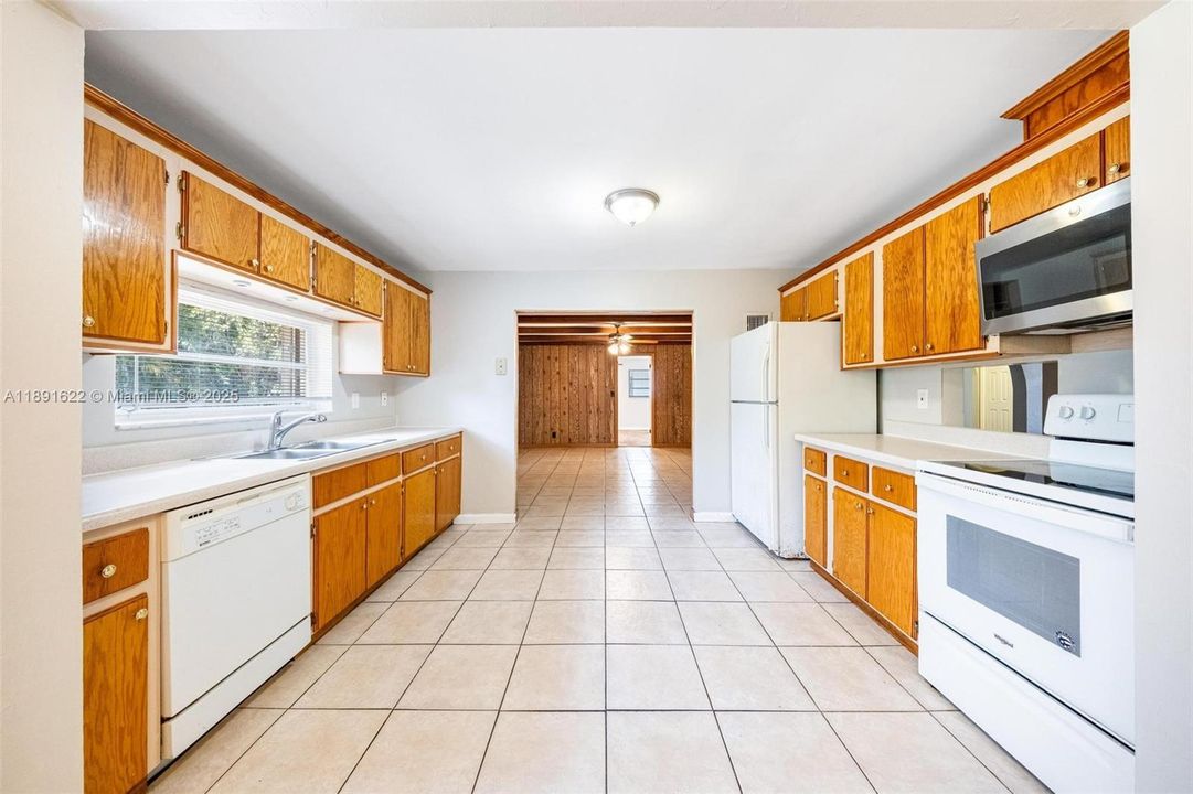 Active With Contract: $539,000 (4 beds, 2 baths, 2177 Square Feet)