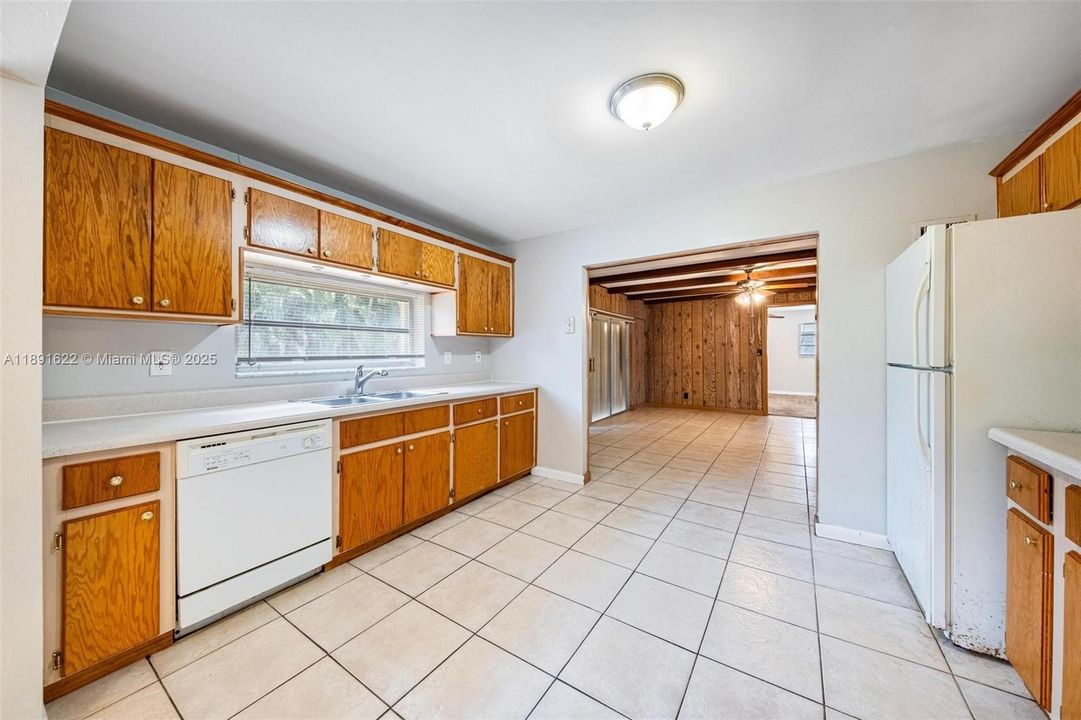 Active With Contract: $539,000 (4 beds, 2 baths, 2177 Square Feet)