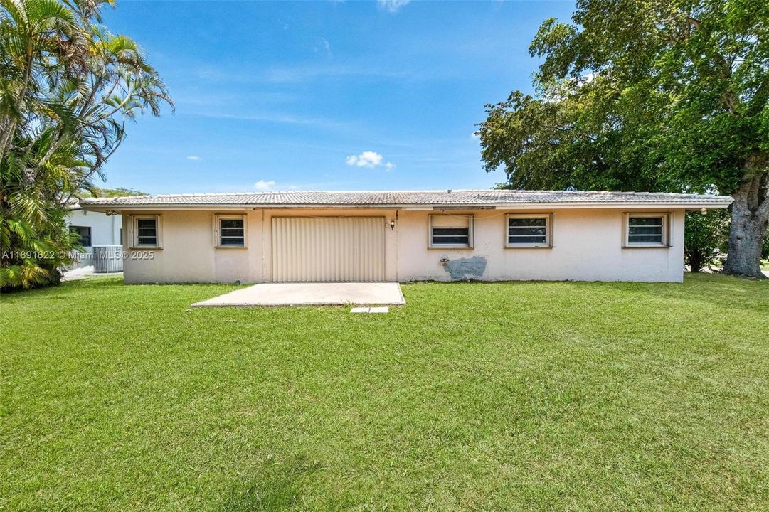 Active With Contract: $539,000 (4 beds, 2 baths, 2177 Square Feet)