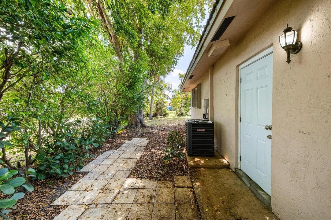 Active With Contract: $539,000 (4 beds, 2 baths, 2177 Square Feet)