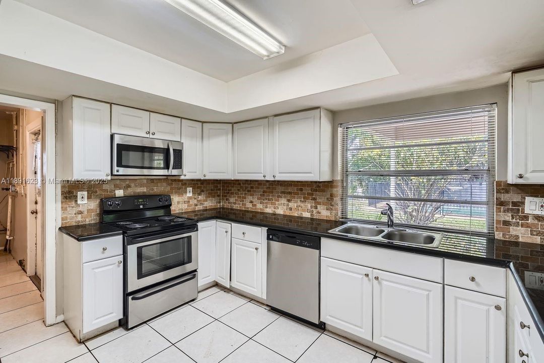 Active With Contract: $545,000 (3 beds, 2 baths, 1551 Square Feet)