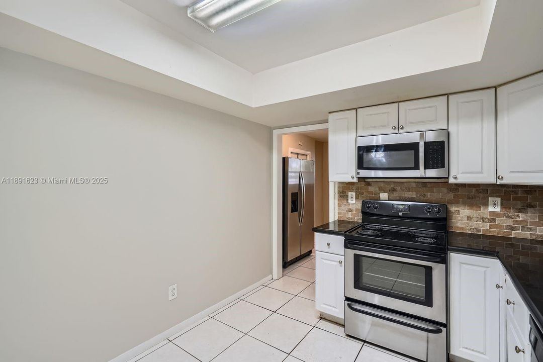 Active With Contract: $545,000 (3 beds, 2 baths, 1551 Square Feet)