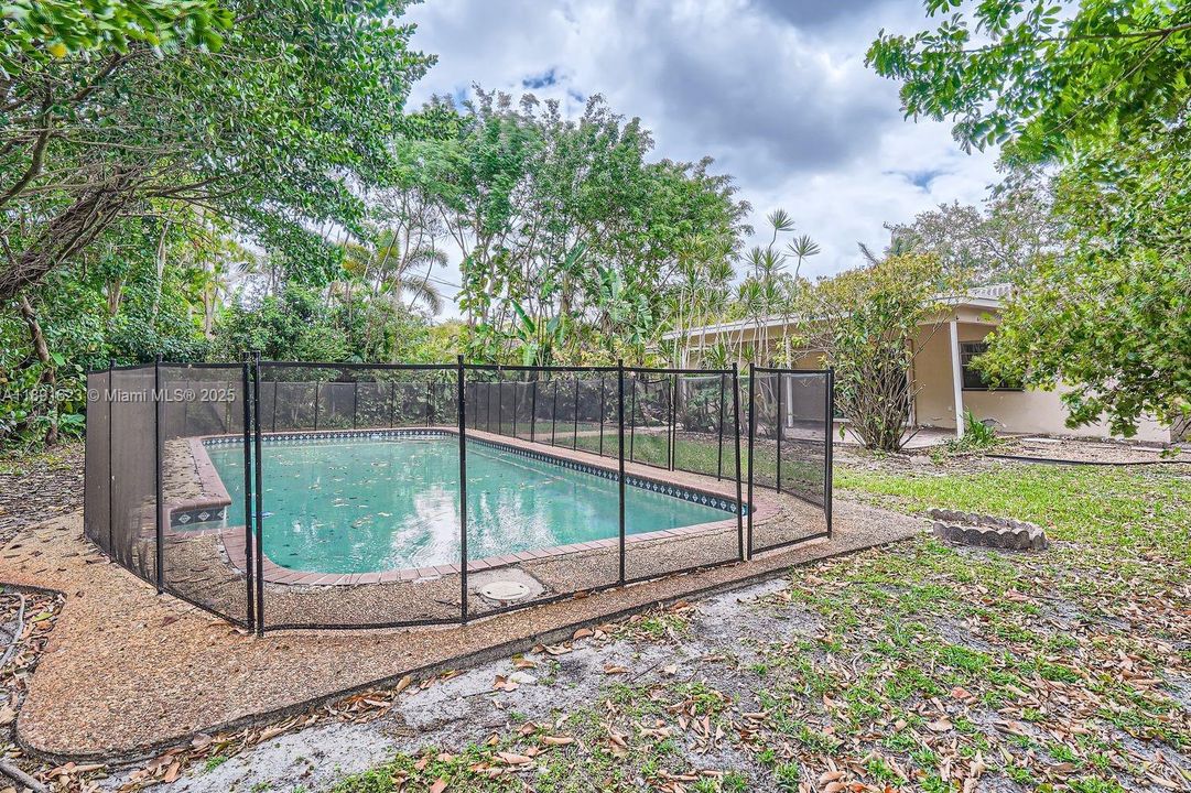 Active With Contract: $545,000 (3 beds, 2 baths, 1551 Square Feet)