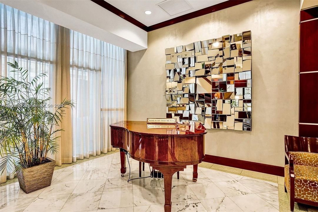 For Sale: $1,400,000 (2 beds, 2 baths, 1602 Square Feet)