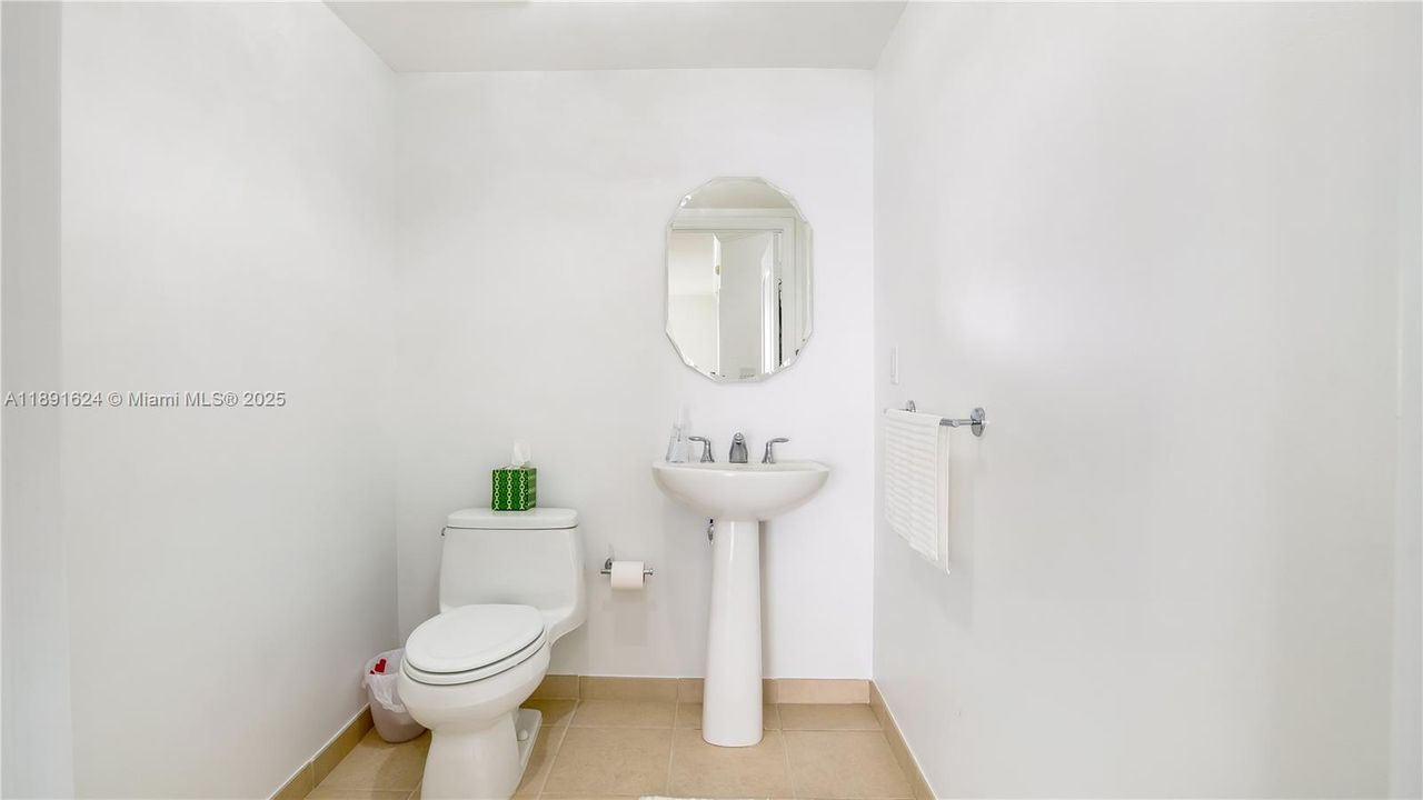 For Sale: $1,400,000 (2 beds, 2 baths, 1602 Square Feet)