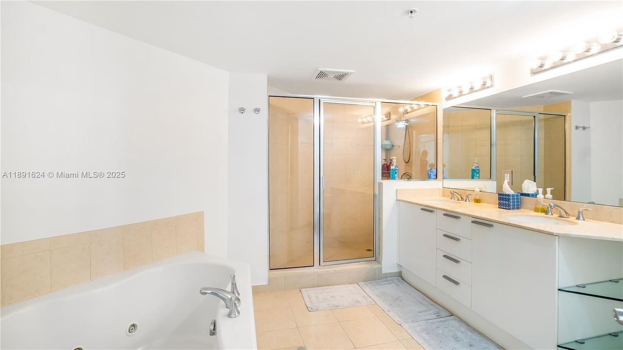 For Sale: $1,400,000 (2 beds, 2 baths, 1602 Square Feet)