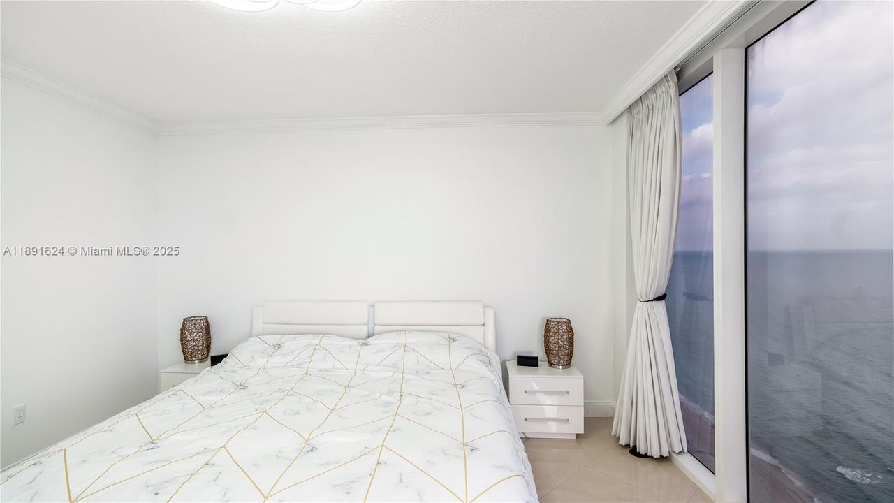 For Sale: $1,400,000 (2 beds, 2 baths, 1602 Square Feet)