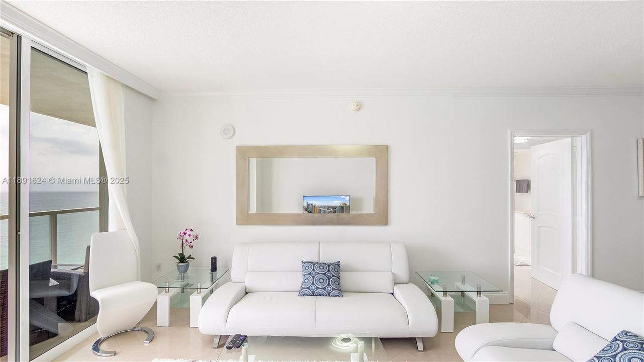 For Sale: $1,400,000 (2 beds, 2 baths, 1602 Square Feet)