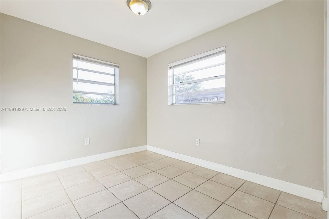 Под контрактом: $446,000 (3 спален, 2 ванн, 1200 Квадратных фут)