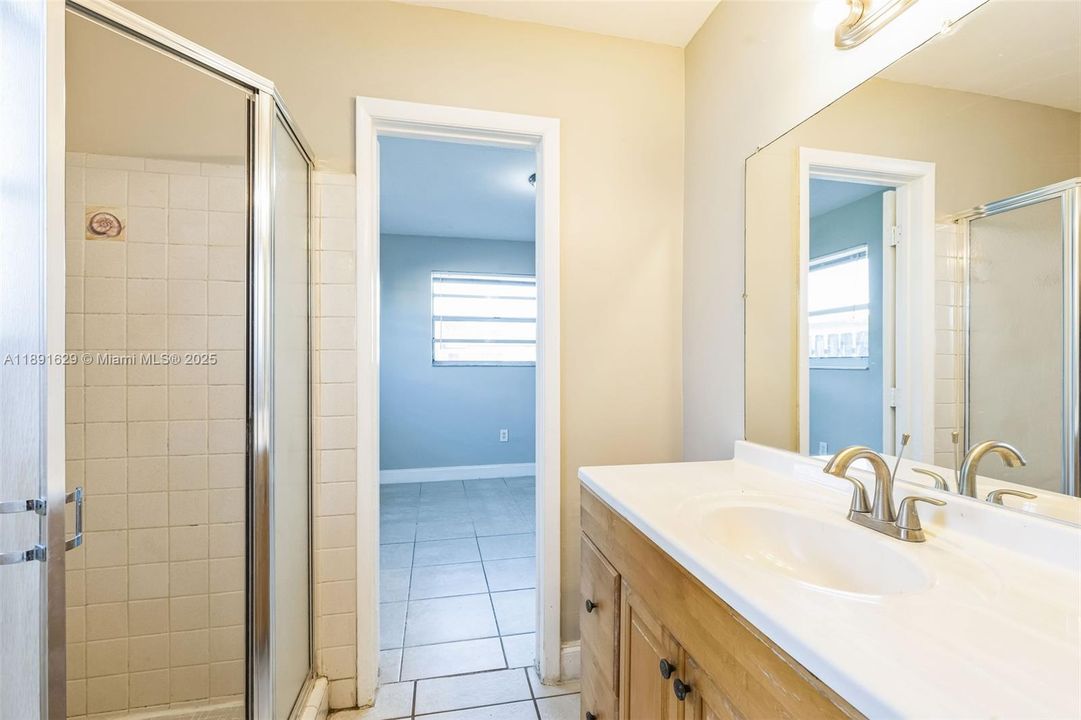 Под контрактом: $446,000 (3 спален, 2 ванн, 1200 Квадратных фут)