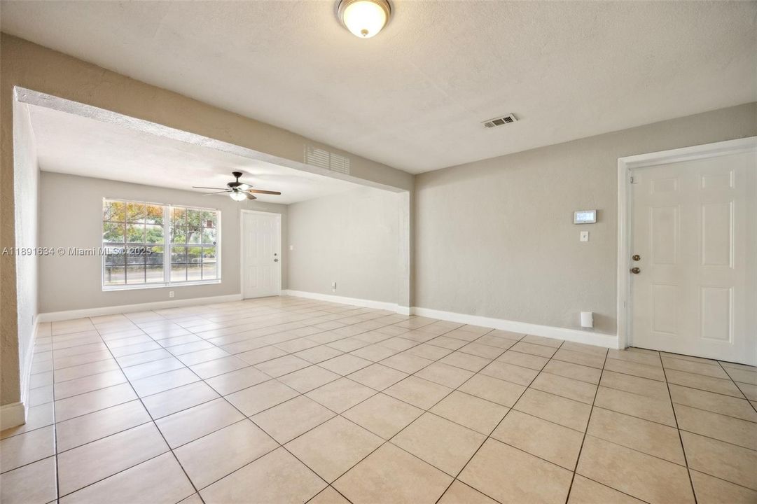 Active With Contract: $435,000 (3 beds, 2 baths, 1365 Square Feet)