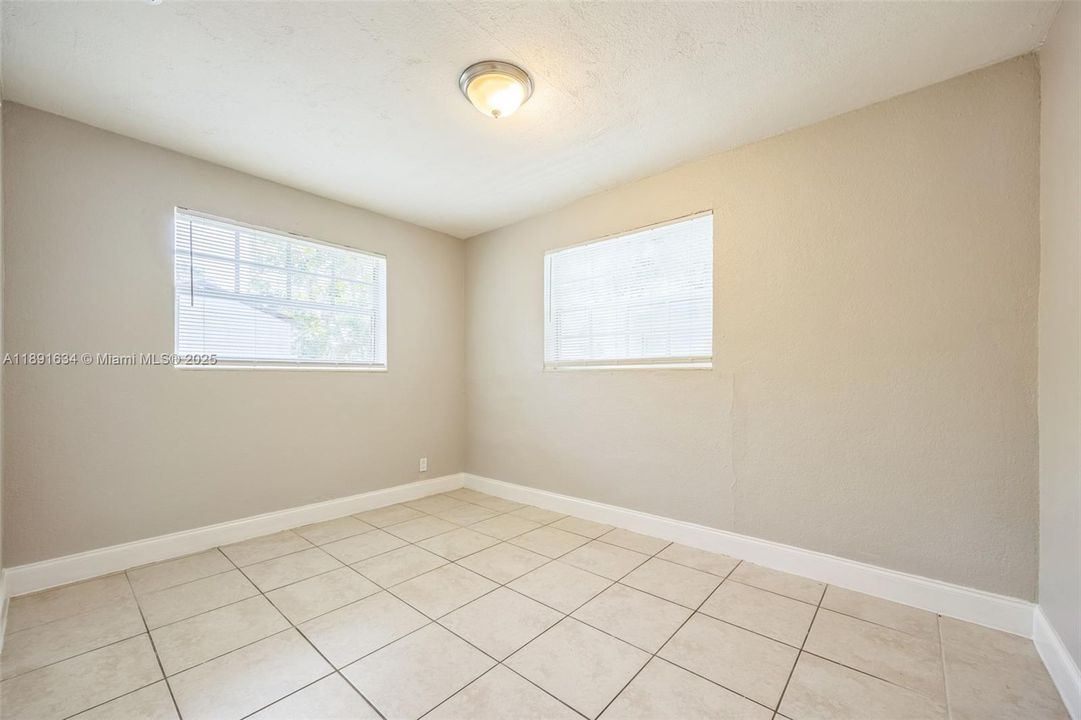 Active With Contract: $435,000 (3 beds, 2 baths, 1365 Square Feet)