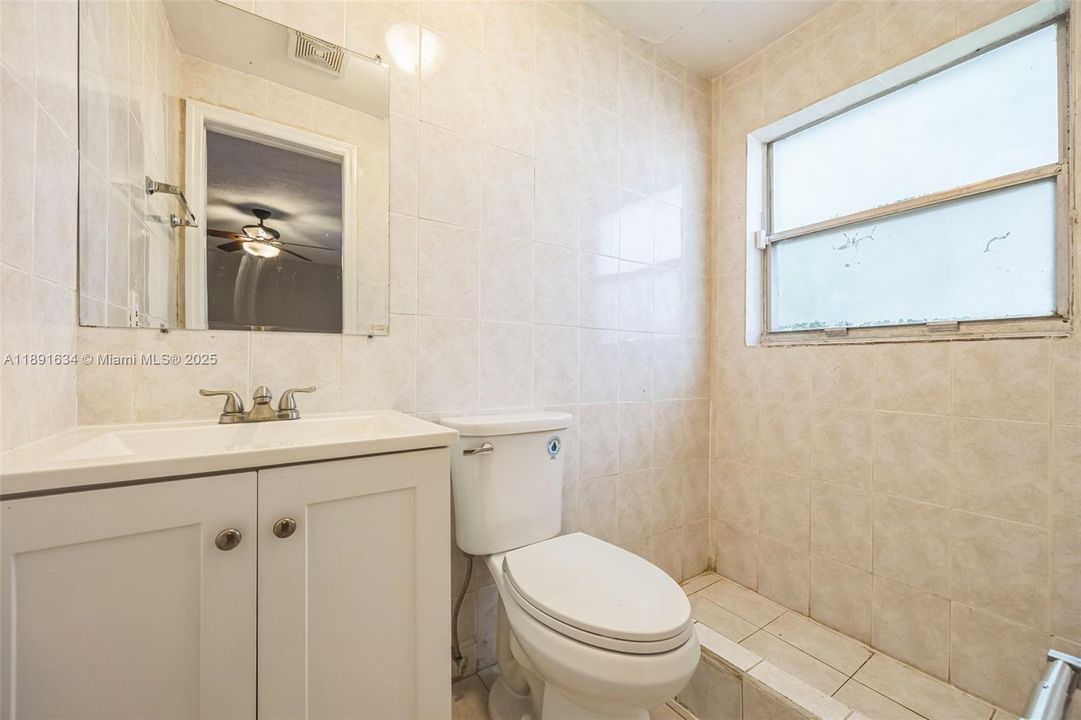 Active With Contract: $435,000 (3 beds, 2 baths, 1365 Square Feet)