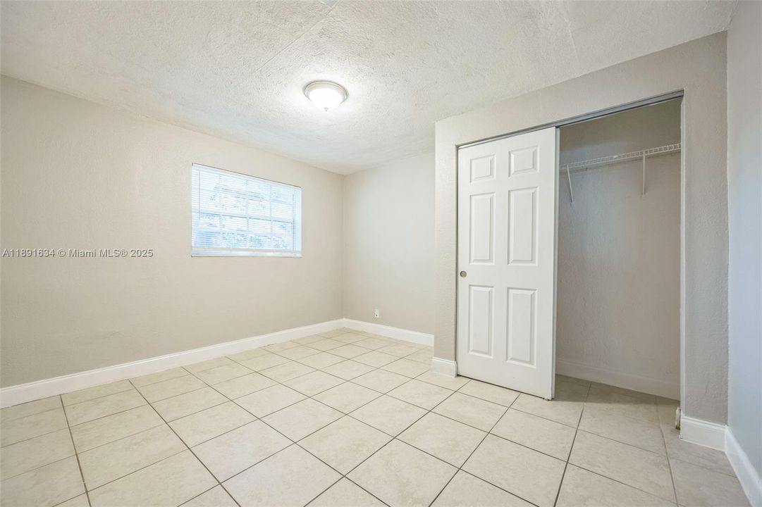 Active With Contract: $435,000 (3 beds, 2 baths, 1365 Square Feet)