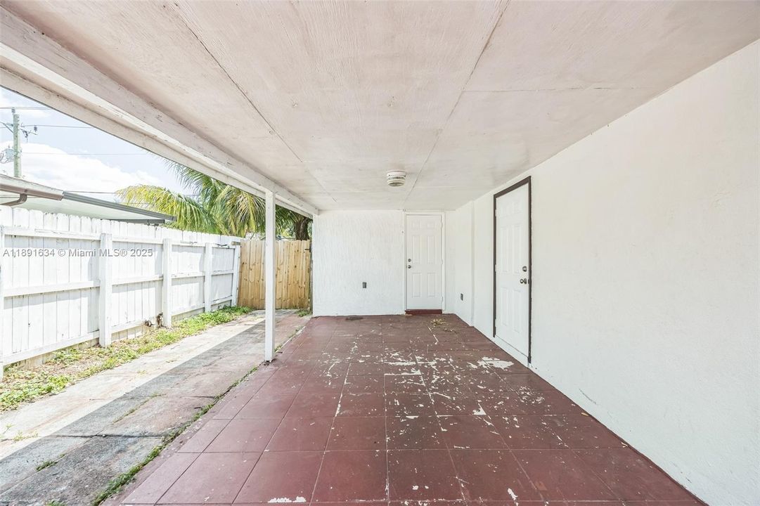 Active With Contract: $435,000 (3 beds, 2 baths, 1365 Square Feet)