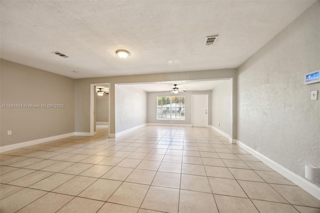 Active With Contract: $435,000 (3 beds, 2 baths, 1365 Square Feet)