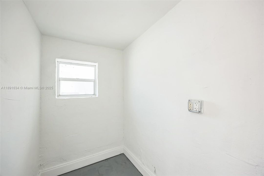 Active With Contract: $435,000 (3 beds, 2 baths, 1365 Square Feet)