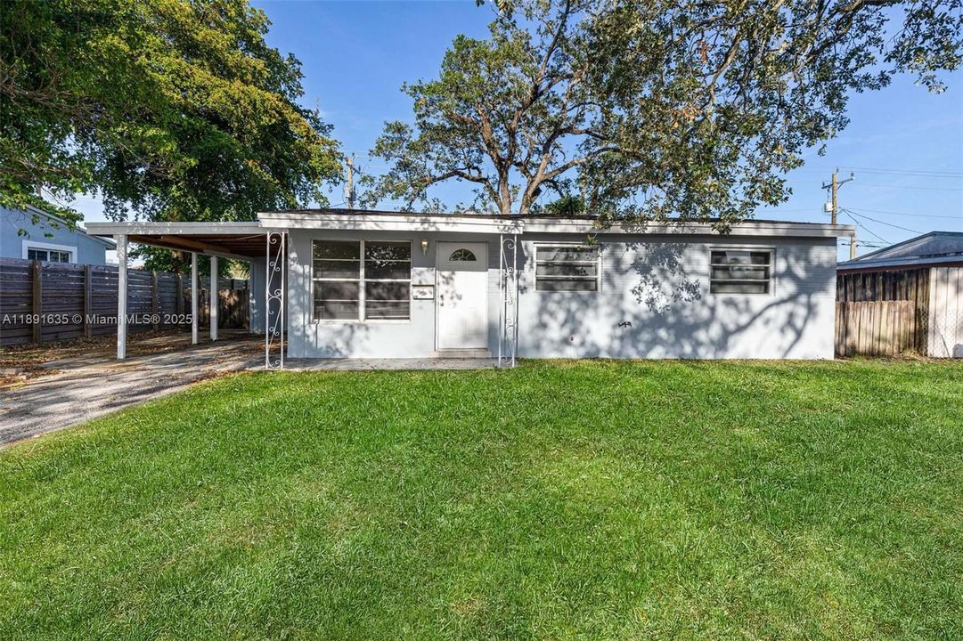 合同活跃: $373,000 (3 贝兹, 1 浴室, 875 平方英尺)