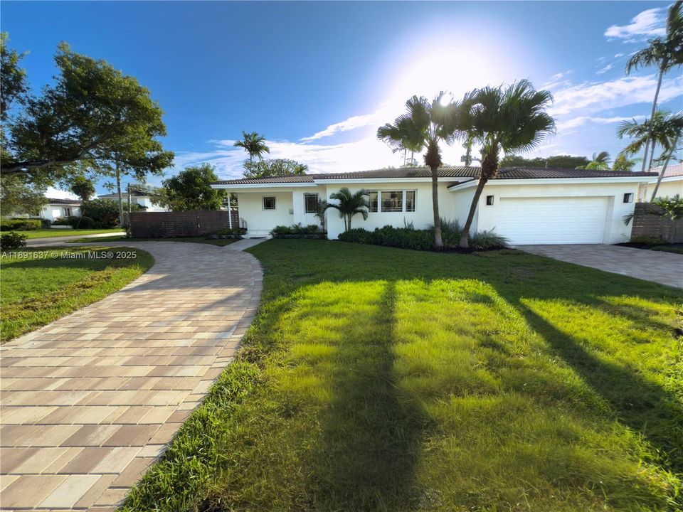 В аренду: $13,800 (3 спален, 2 ванн, 2151 Квадратных фут)