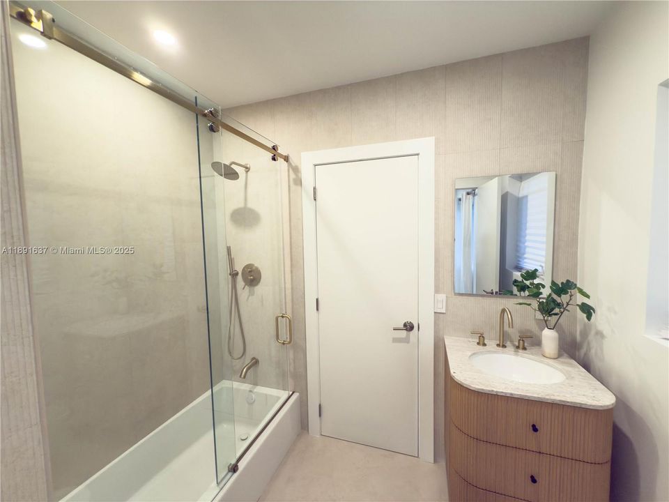 В аренду: $13,800 (3 спален, 2 ванн, 2151 Квадратных фут)